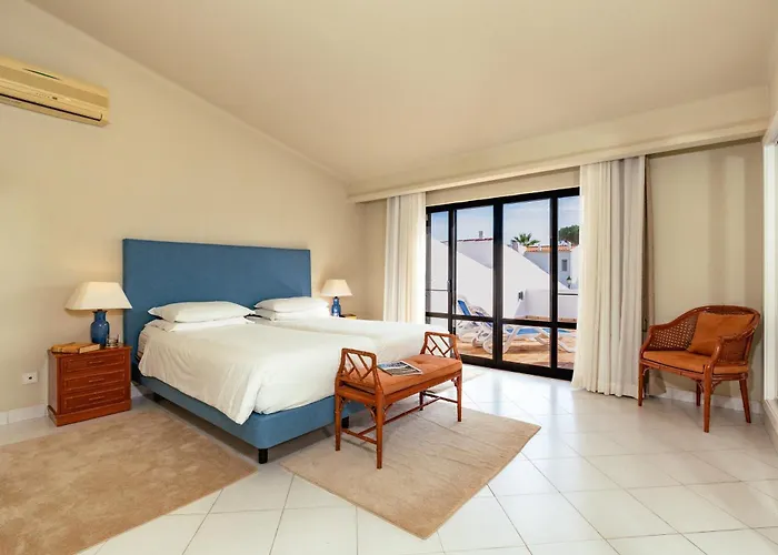 Mng Elliott25 Villa *